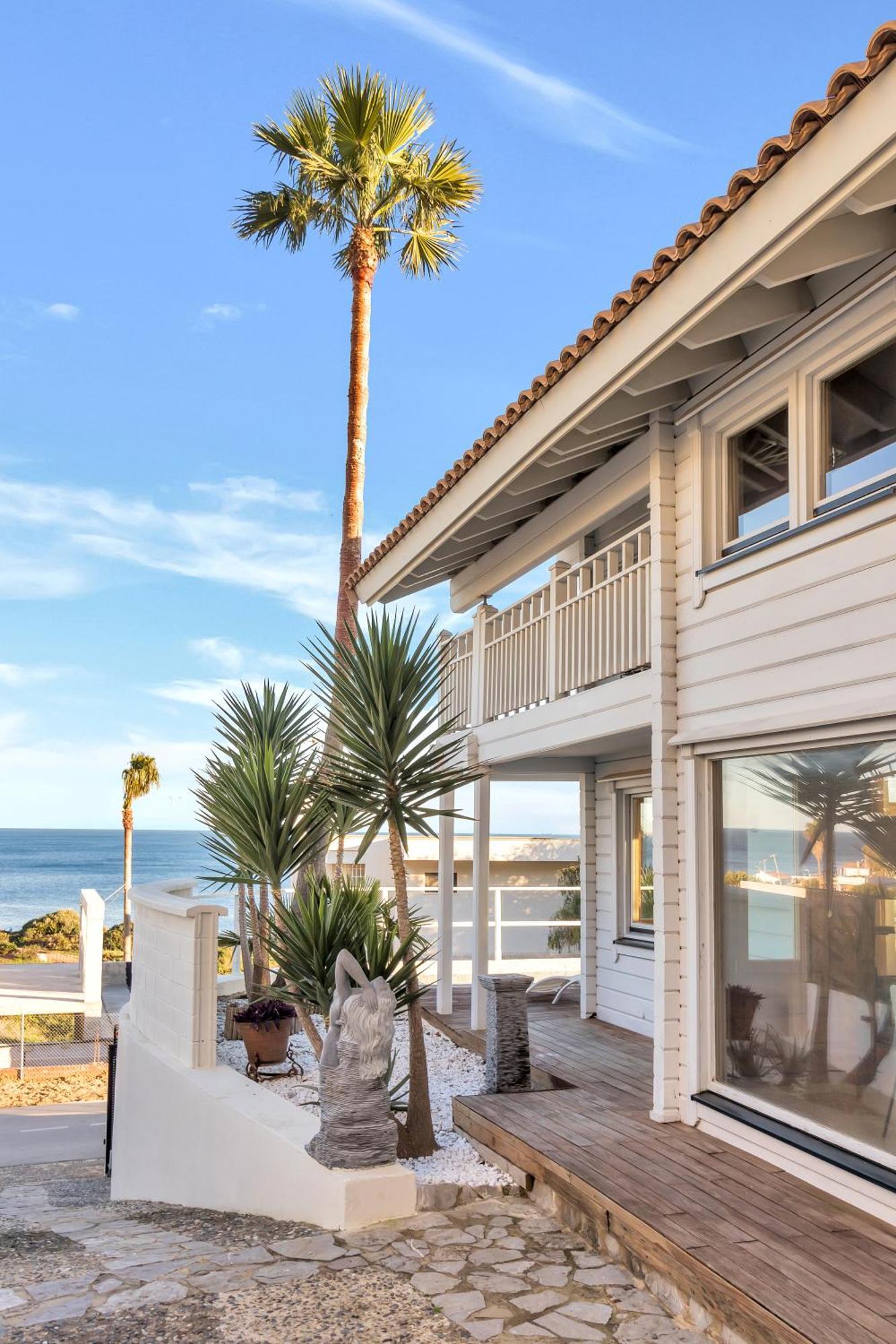 אלגסירס Increible Villa De Madera Con Vistas Al Mar מראה חיצוני תמונה